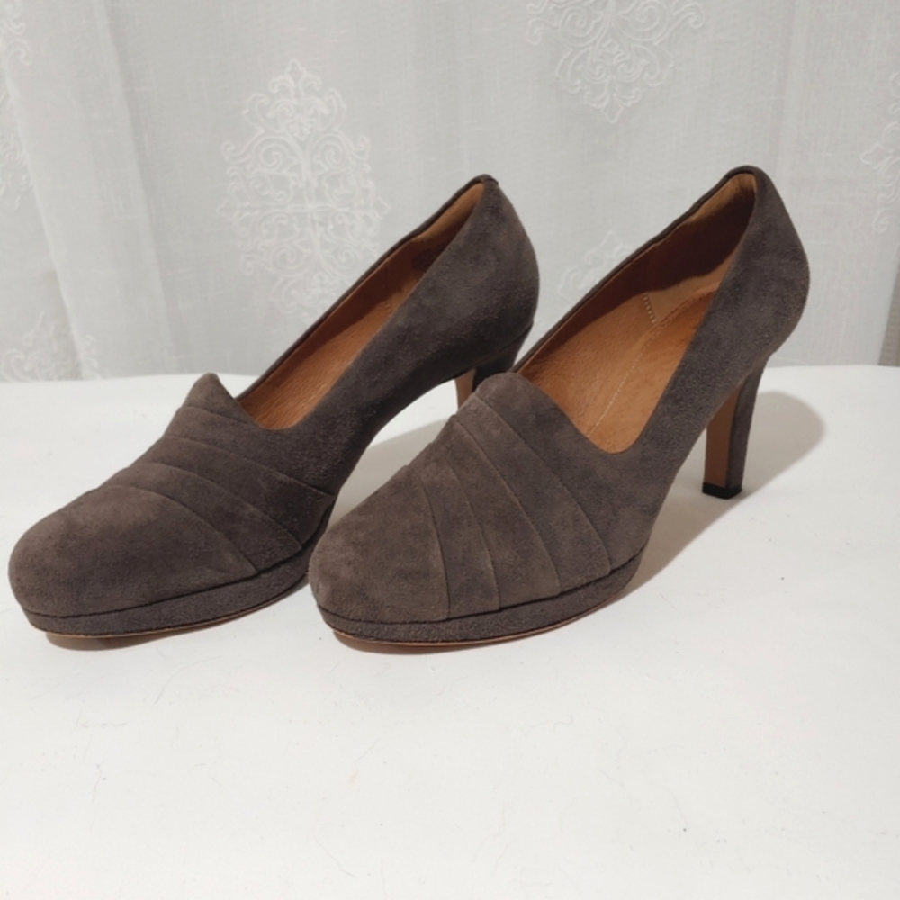 Clark's suede heels. 10M